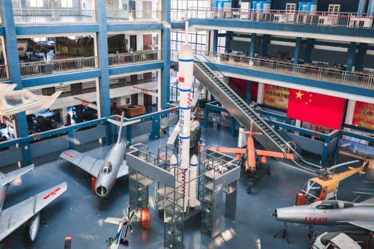 นักศึกษาวิศวกรรมอากาศยาน ที่ Nanjing University of Aeronautics and Astronautics มหาวิทยาลัยการบินหนานจิง กำลังเรียนวิชาการบิน เรียนวิศวะการบิน ประเทศจีน หลักสูตรภาษาอังกฤษ